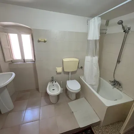 La Casa Dei Conti Carrara