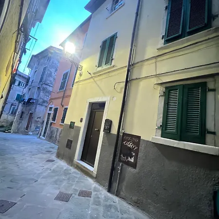 La Casa Dei Conti Carrara