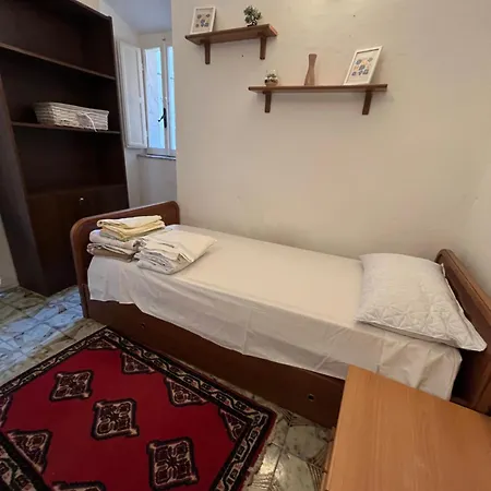 La Casa Dei Conti * Carrara