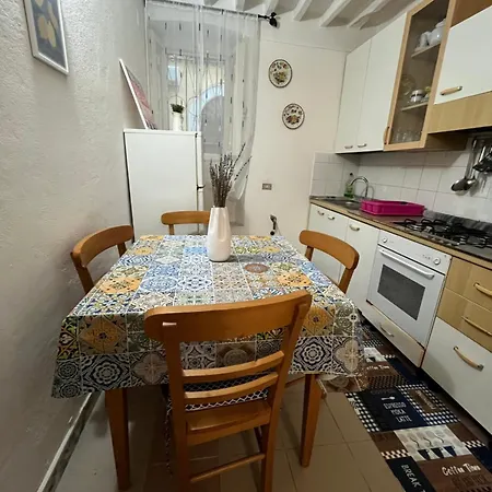 La Casa Dei Conti Carrara