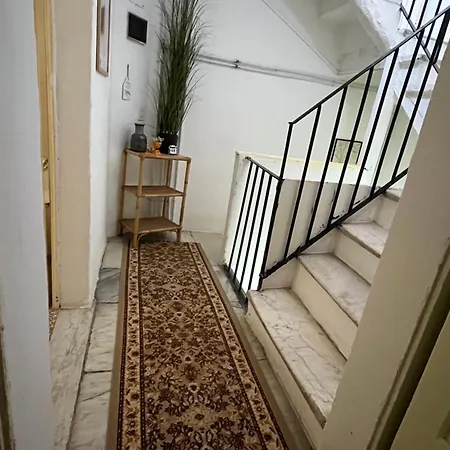 La Casa Dei Conti * Carrara